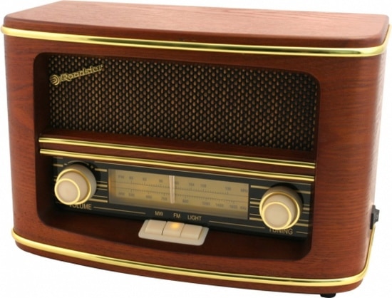 Retro rádio jako dárek pro dědu a babičku.
