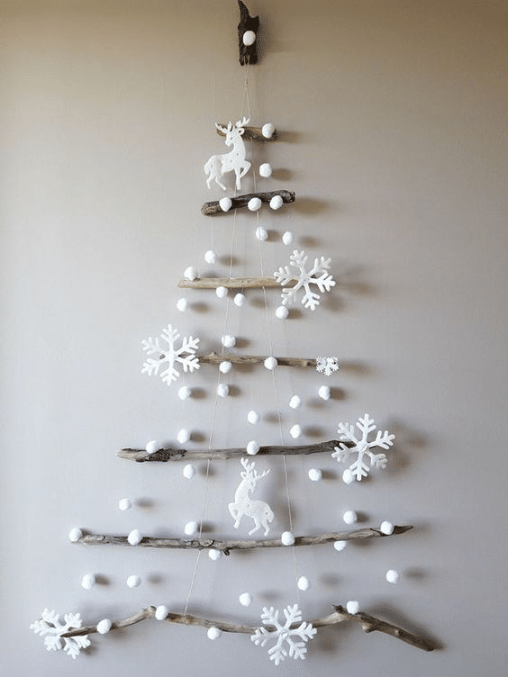 Dekorace na stěnu - vánoční stromeček z větví.