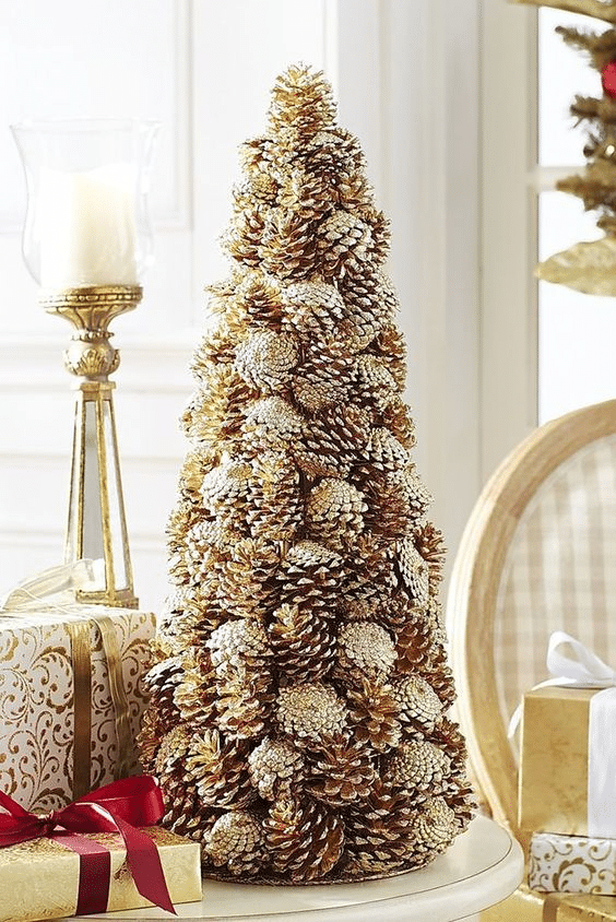 Zlatý vánoční stromeček ze šišek návod na výrobu.