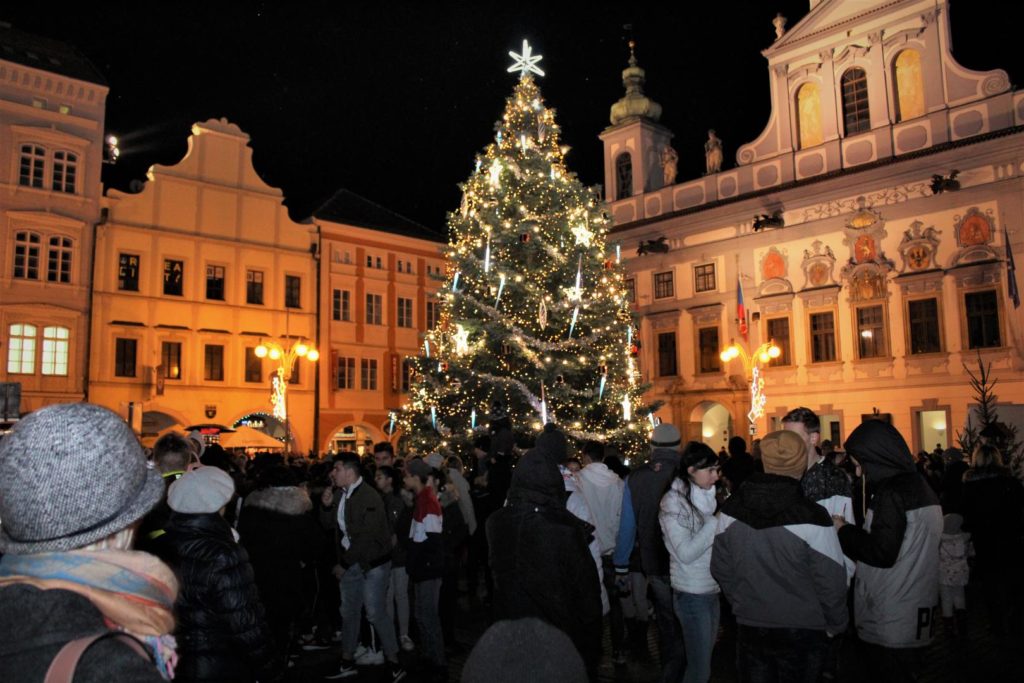 Vánoční stromeček na budějovickém náměstí.