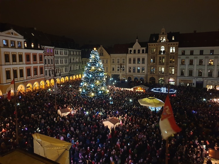 Liberecký vánoční strom po slavnostním rozvícení.
