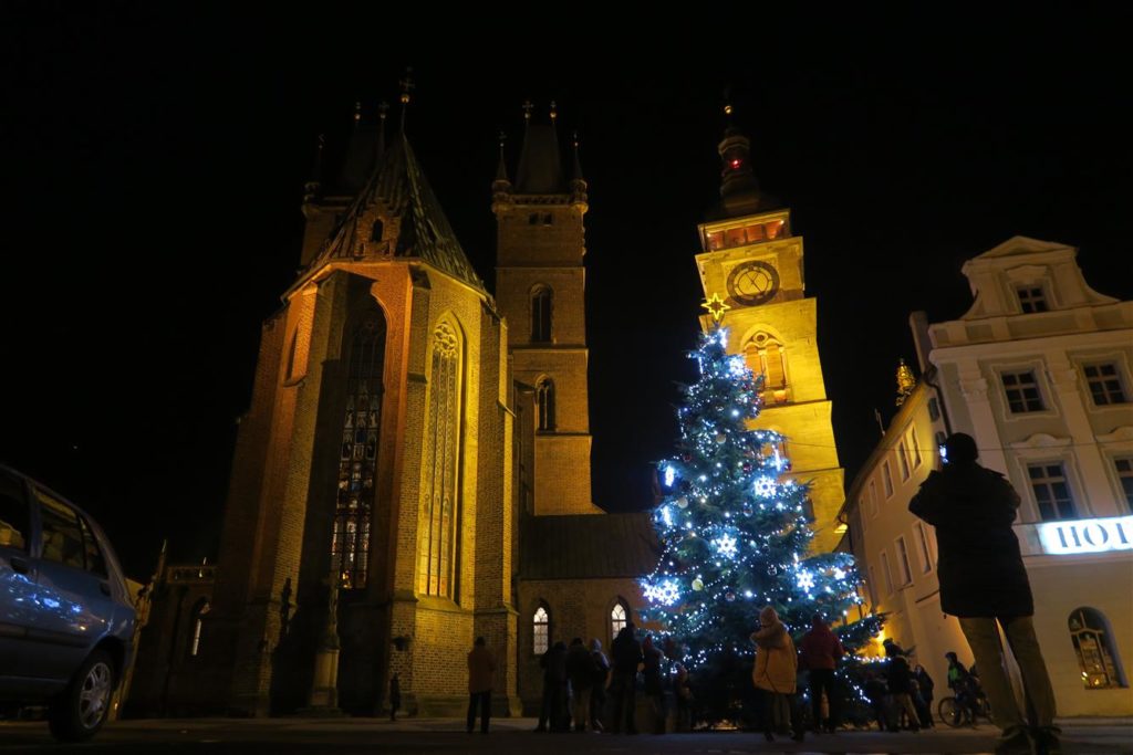 Rozsvícený vánoční strom na Velkém náměstí