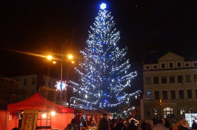 Vánoční strom na teplickém náměstí.