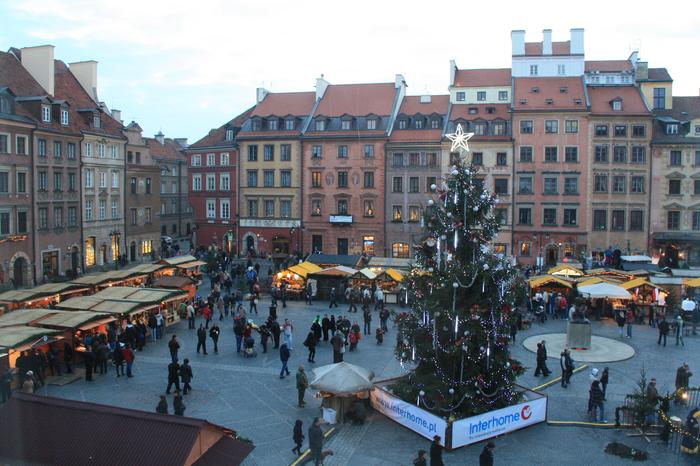 Nebo milujete ruch velkoměsta? Ten zažijete na vánočních trzích ve Varšavě.