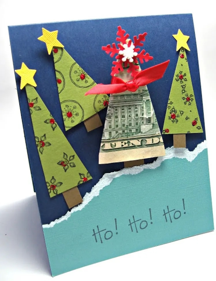 Vánoční pohlednice s darovanými penězi místo stromečků.