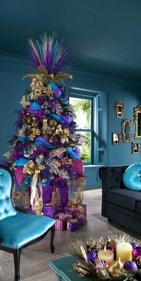Extravagantně ozdobený vánoční stromek