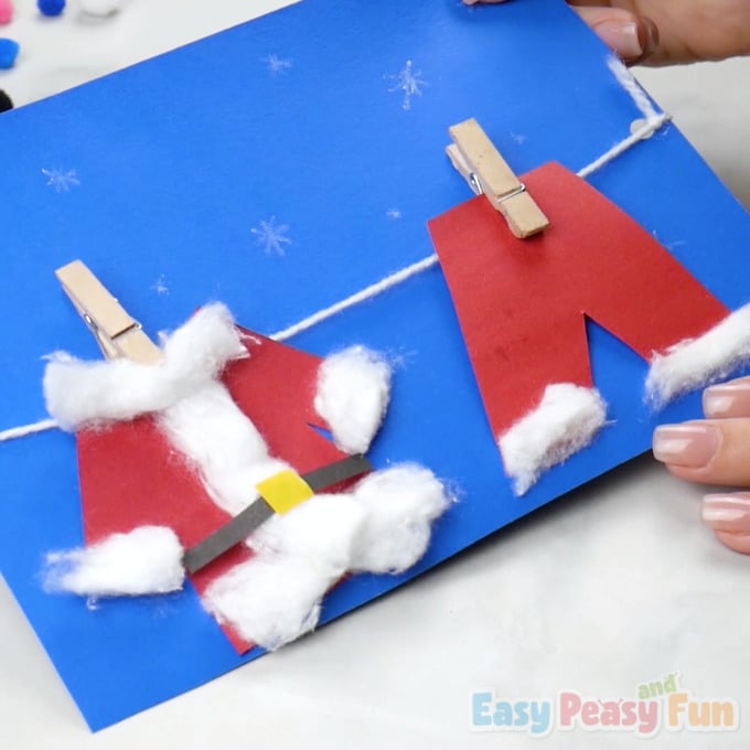 Vánoční vystřihovánka pro děti na hraní - Santovo oblečení z papíru na šňůře z provázku