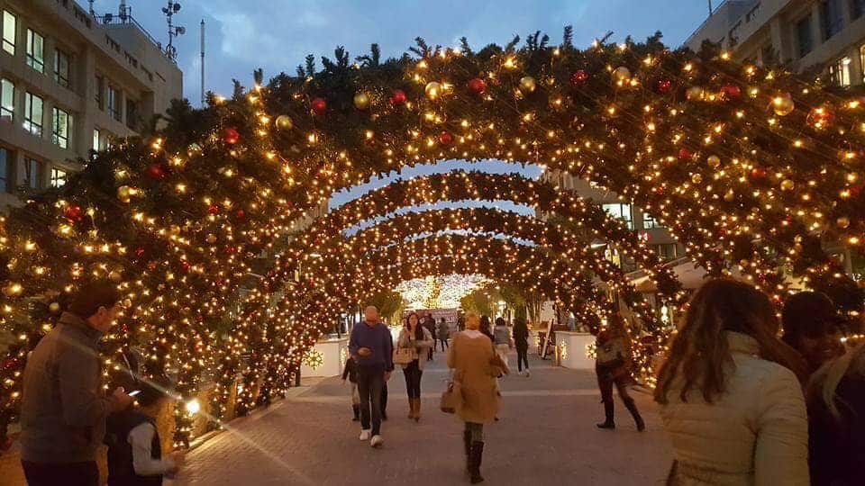 Osvětlené vánoční ulice v Egyptě