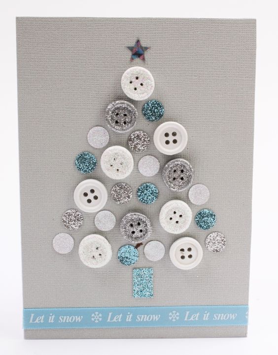 DIY vánoční pohlednice s motivem vánočního stromečku vyrobeného z knoflíků