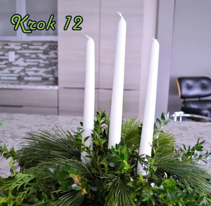 Návod na výrobu vánočního svícnu na hřbitov se třemi bílými svíčkami