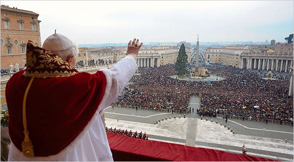 Papež na balkoně během vánočního proslovu