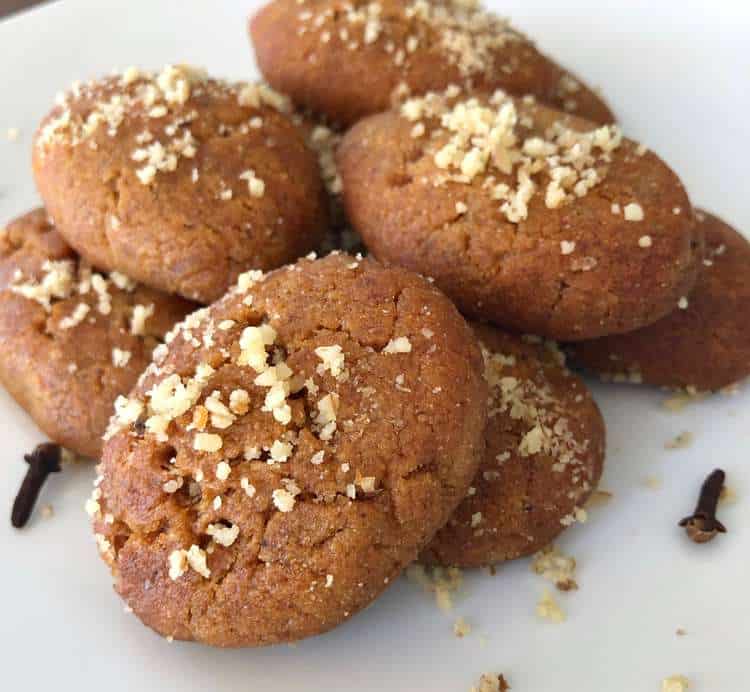 Melomakarona – tradiční sušenky, které se jedí na Vánoce na Kypru