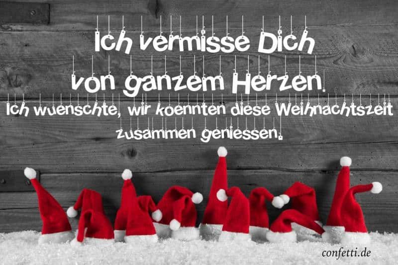 Vánoční přání v němčině na obrázku se santovskými čepičkami na sněhu