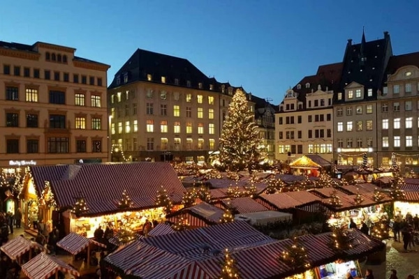 Adventní trhy a vánoční strom Lipsko 