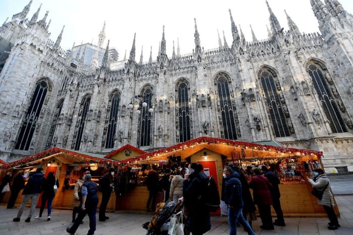 Vánoční trhy na Piazza Duomo.