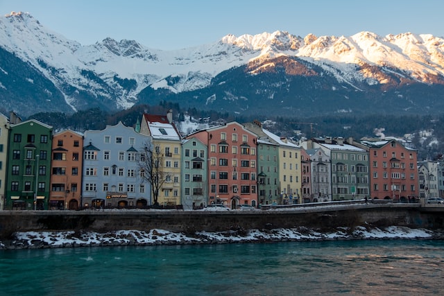Město Innsbruck a hory 