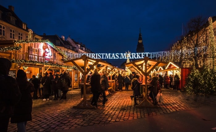Adventní tržiště v centru Kodaně.