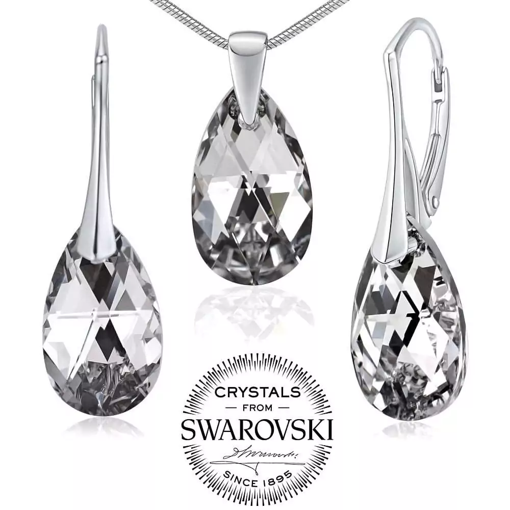 Sada elegantních šperků se Swarovski krystaly.