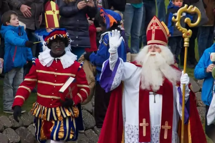Mikuláš a Černý Petr, hlavní protagonisté belgických Vánoc.