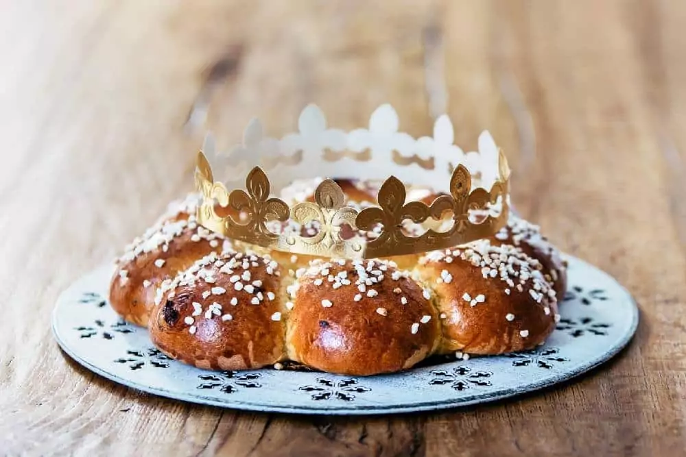Tradiční koláč, který se v některých zemích peče na Tři krále