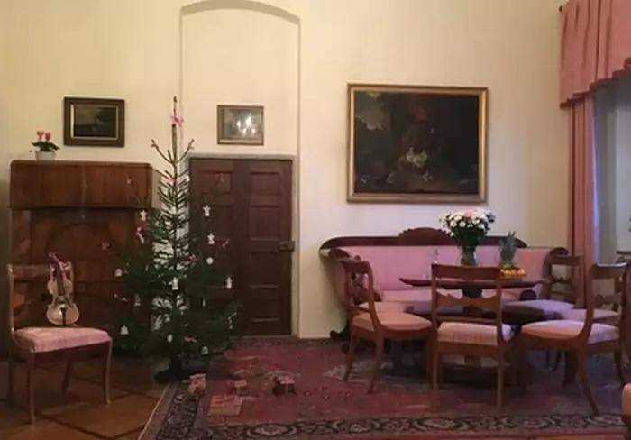 Vánočně vyzdobený zámek v Náchodě.
