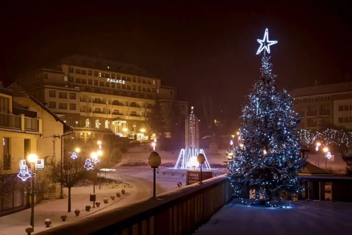 Vánoční strom v Luhačovicích.