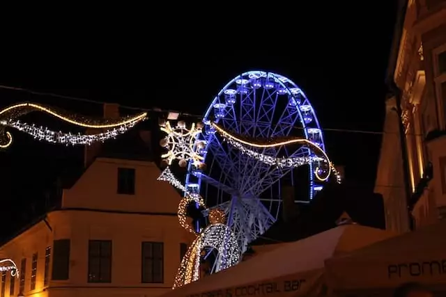 Vánoční výzdoba, ruské kolo a adventní trhy v Gyoru 